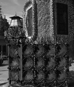 Detail of Park Güell’s main entrance gate Detail of Park Güell’s main entrance gate